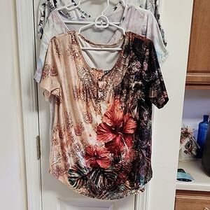 Short Sleeve Top in Top Category